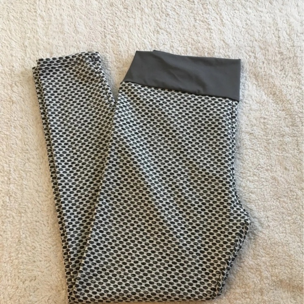 Scrunch-butt leggings ✨ - Picture 2 of 2